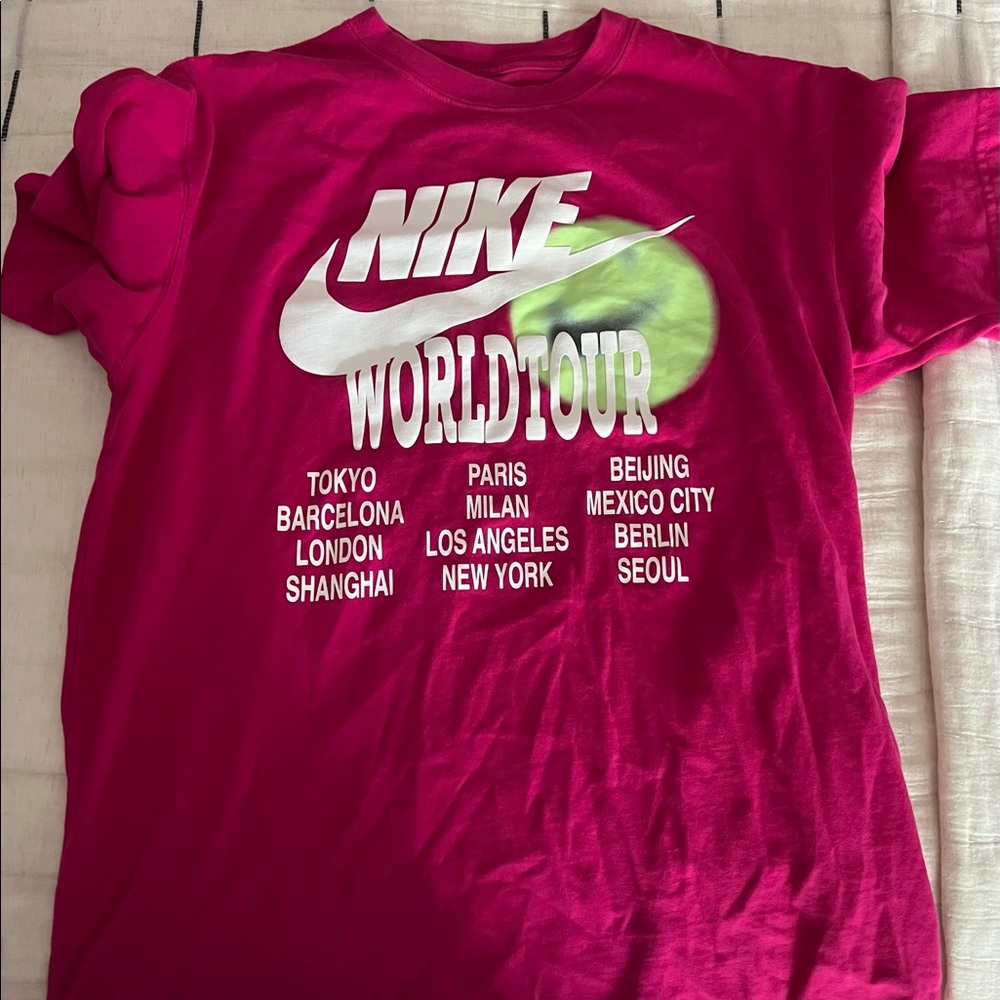 Nike WorldTour Tee